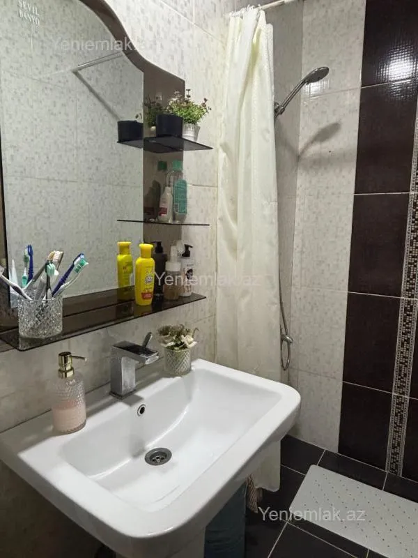 Satılır 2 otaqlı köhnə tikili 55 m²