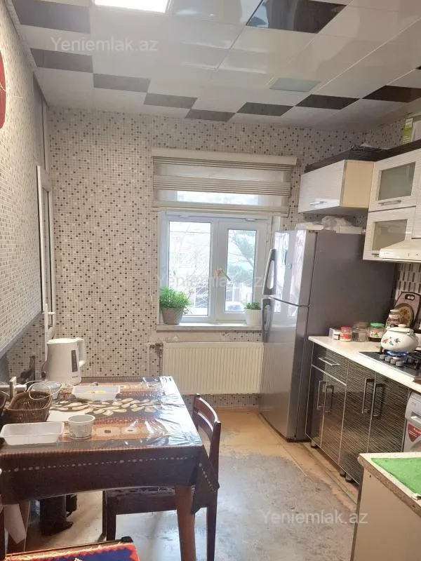 Satılır 3 otaqlı köhnə tikili 74 m²