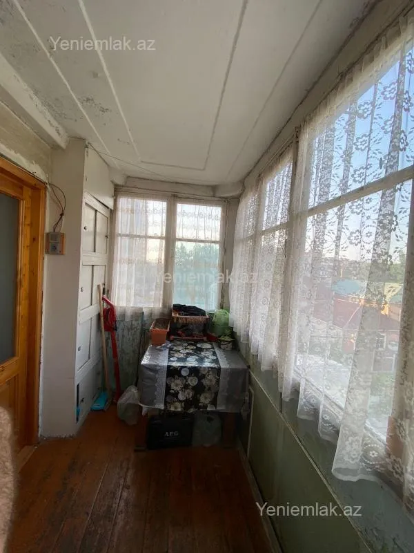 Satılır 2 otaqlı köhnə tikili 55 m²
