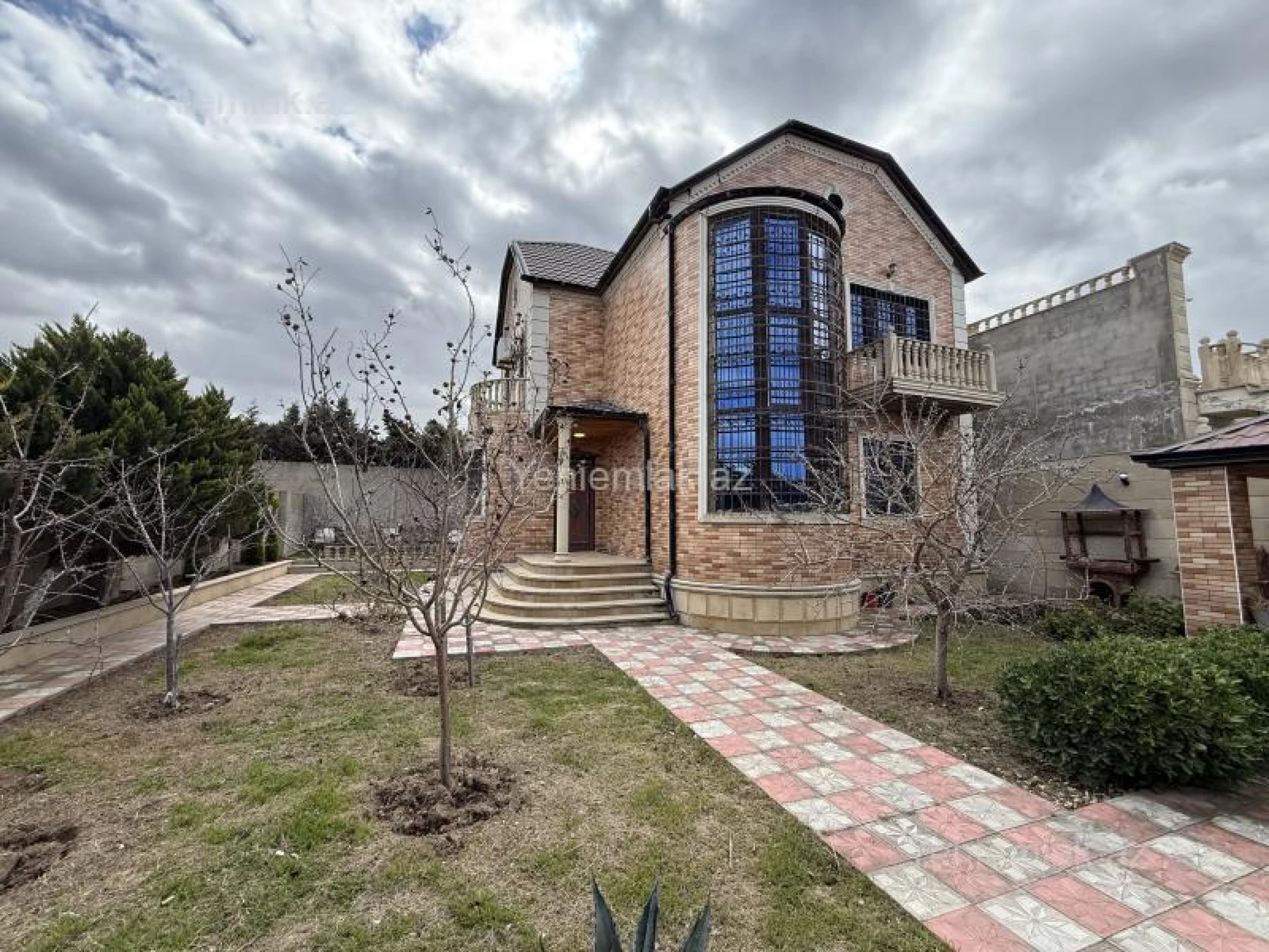 Satılır 4 otaqlı həyət evi 190 m²