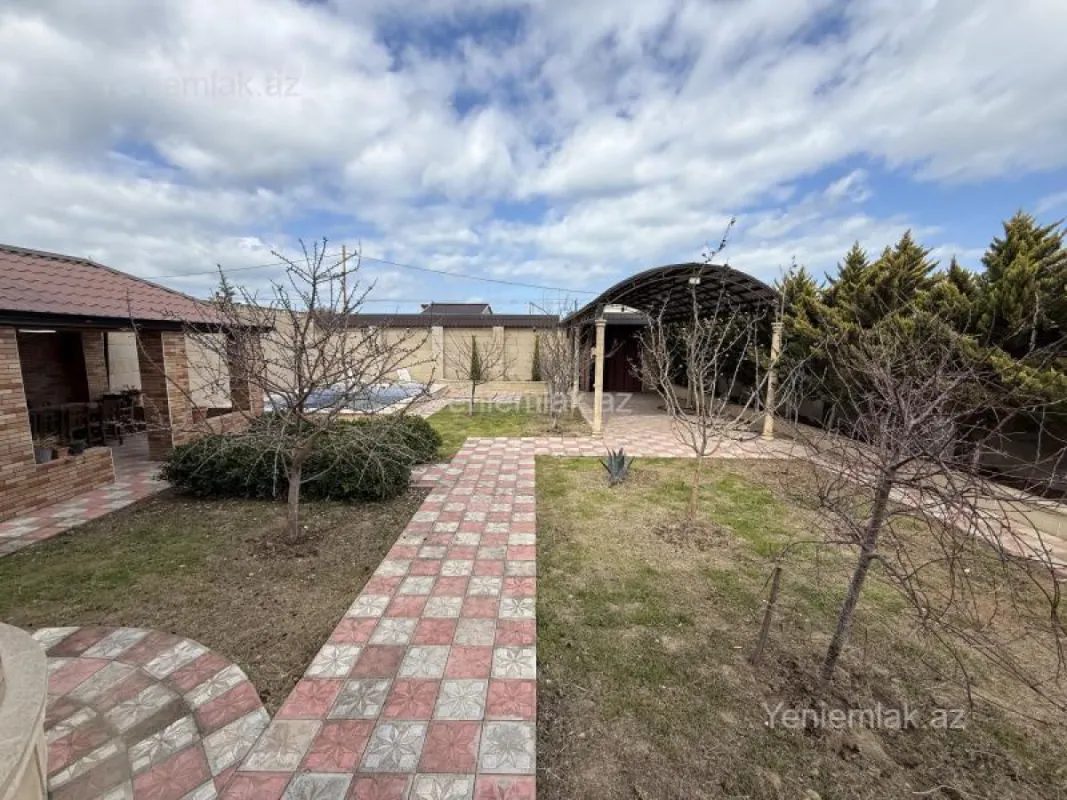 Satılır 4 otaqlı həyət evi 190 m²