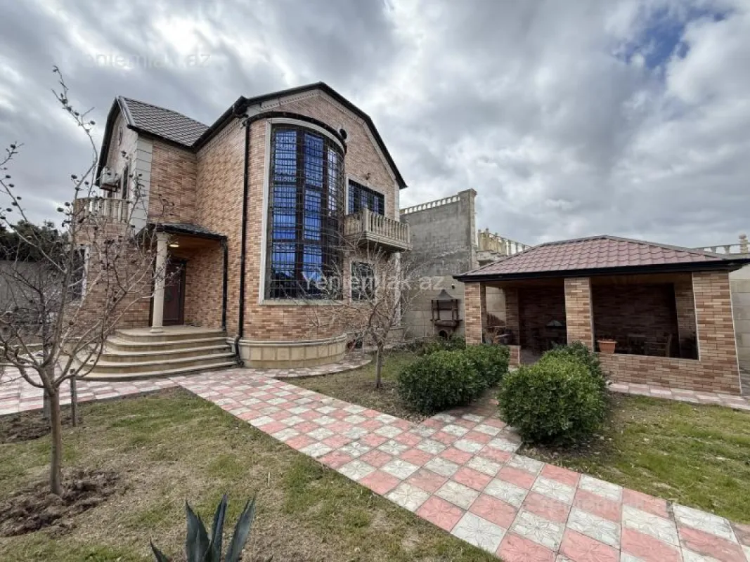 Satılır 4 otaqlı həyət evi 190 m²