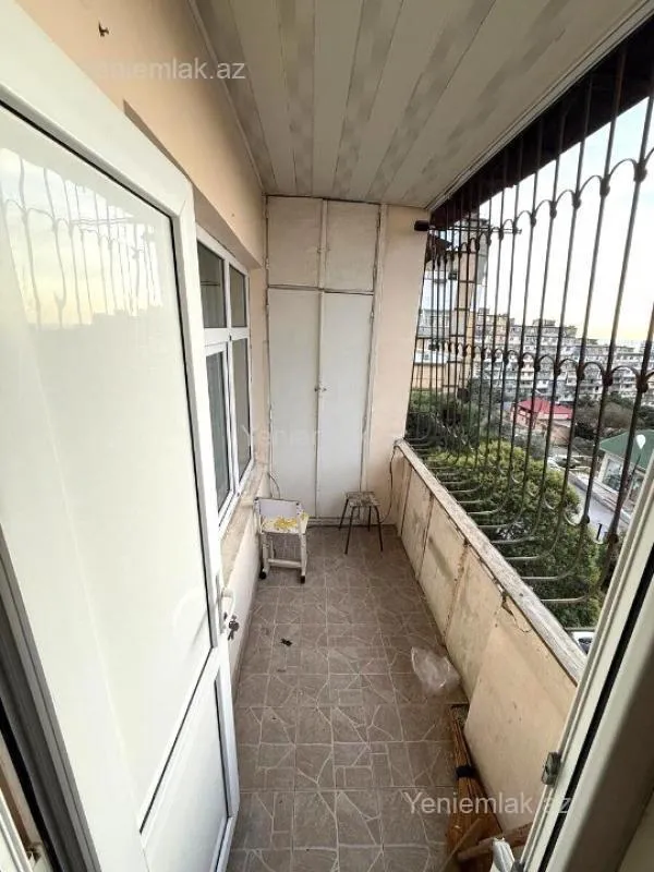 Satılır 4 otaqlı köhnə tikili 110 m²