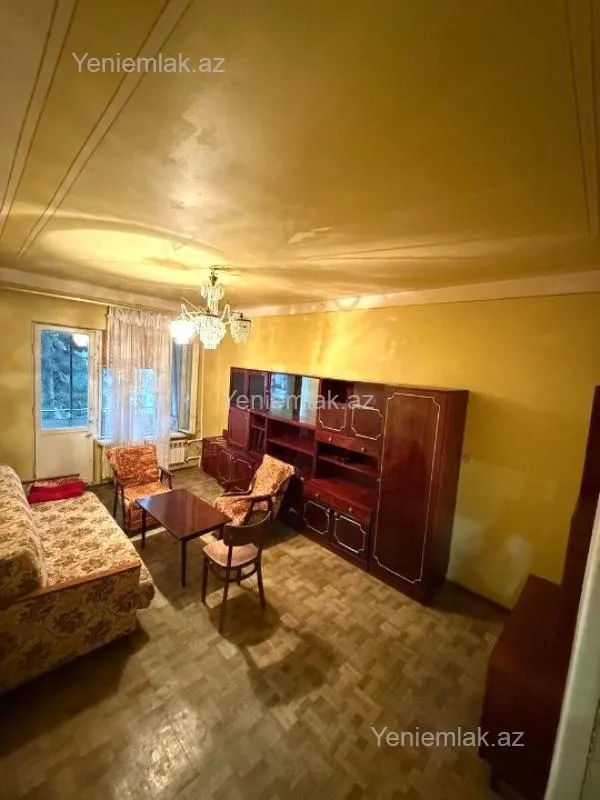 Satılır 4 otaqlı köhnə tikili 110 m²