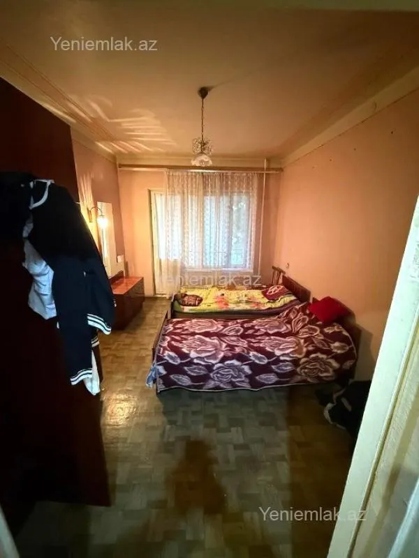 Satılır 4 otaqlı köhnə tikili 110 m²