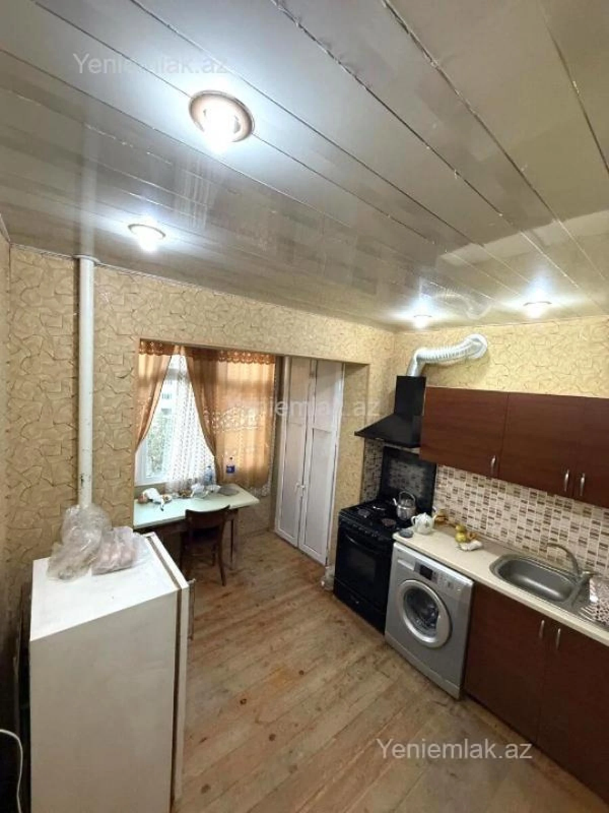 Satılır 4 otaqlı köhnə tikili 110 m²