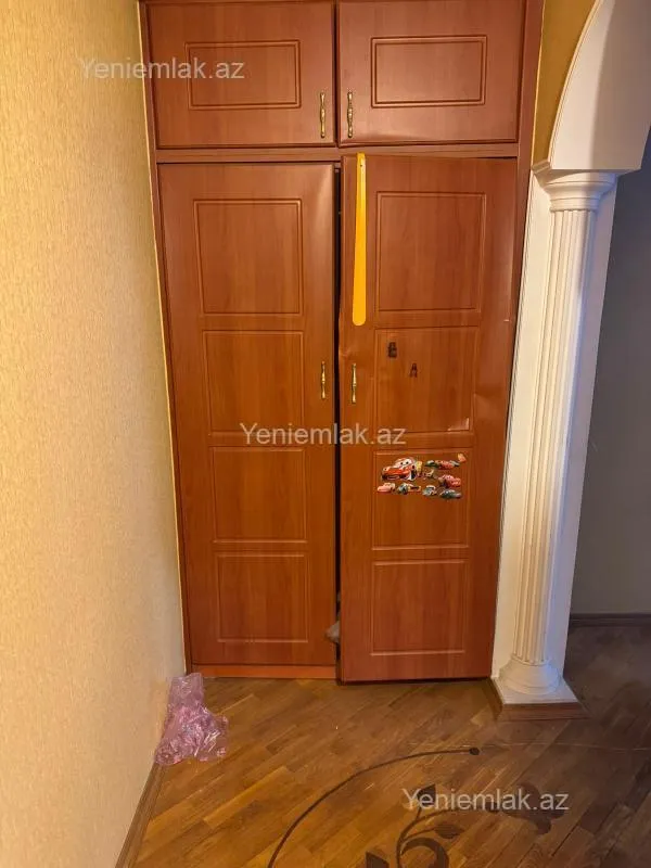 Satılır 2 otaqlı köhnə tikili 75 m²
