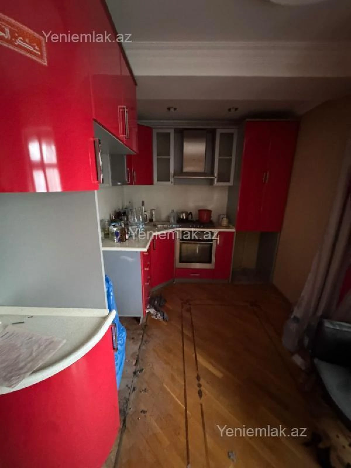 Satılır 2 otaqlı köhnə tikili 75 m²