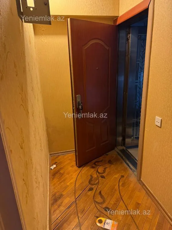 Satılır 2 otaqlı köhnə tikili 75 m²