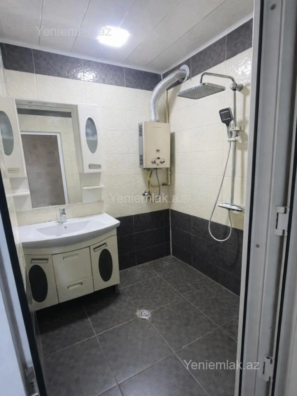 Satılır 3 otaqlı köhnə tikili 80 m²