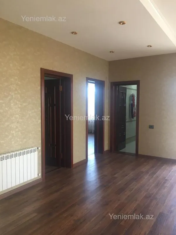 Satılır 8 otaqlı həyət evi 600 m²