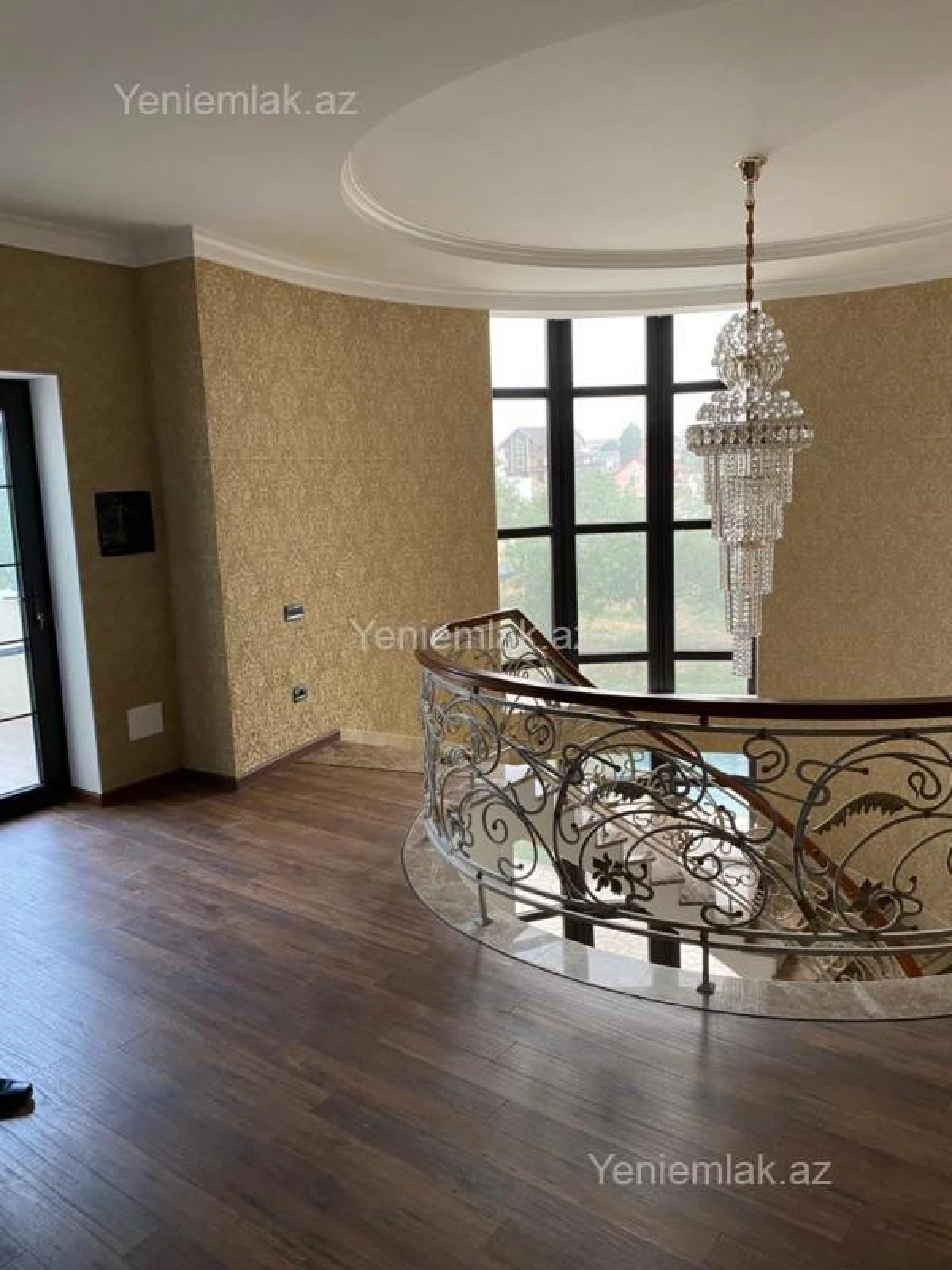 Satılır 8 otaqlı həyət evi 600 m²