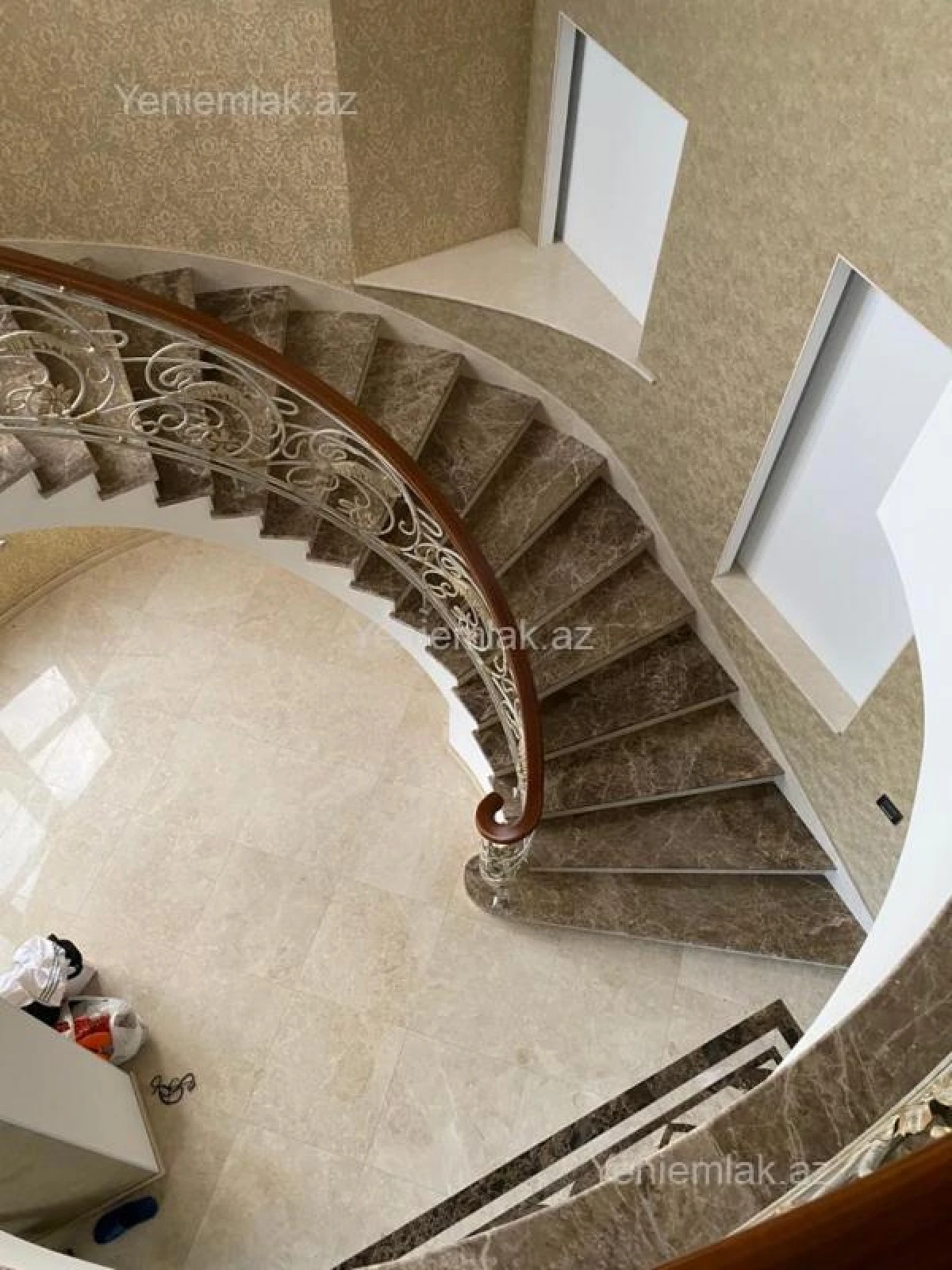 Satılır 8 otaqlı həyət evi 600 m²