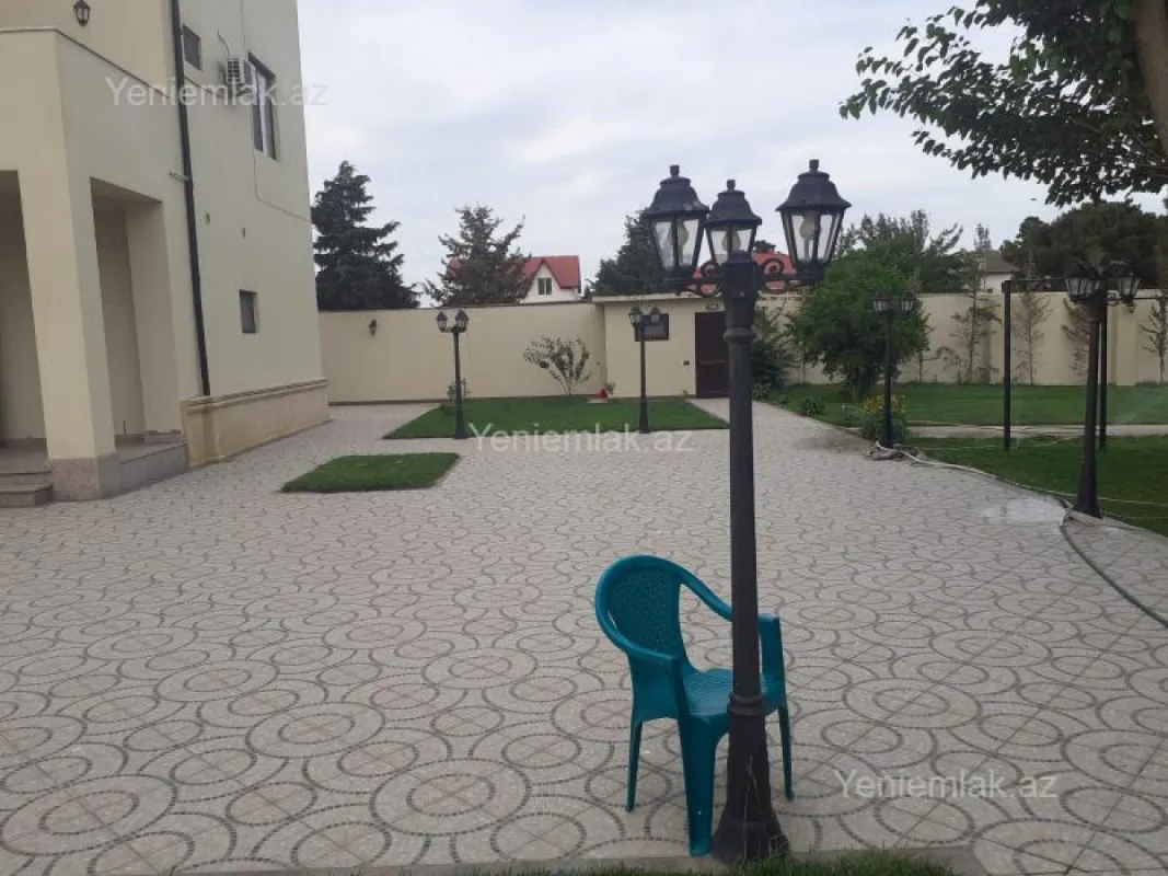 Satılır 8 otaqlı həyət evi 600 m²
