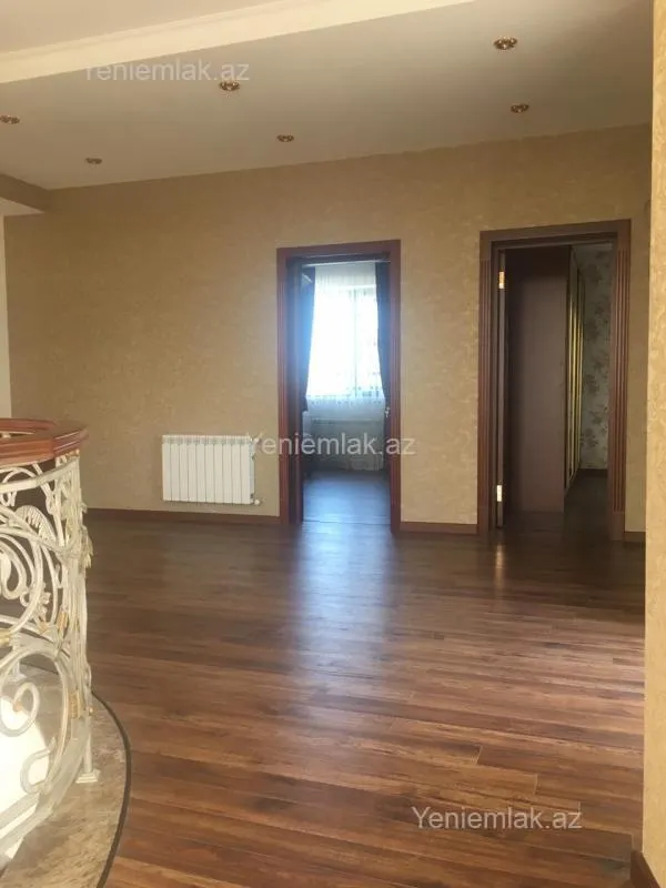 Satılır 8 otaqlı həyət evi 600 m²