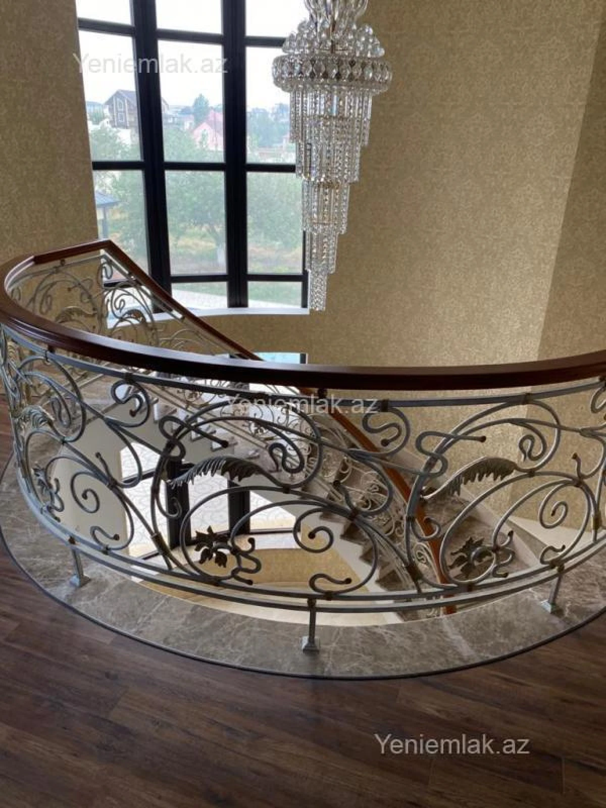 Satılır 8 otaqlı həyət evi 600 m²