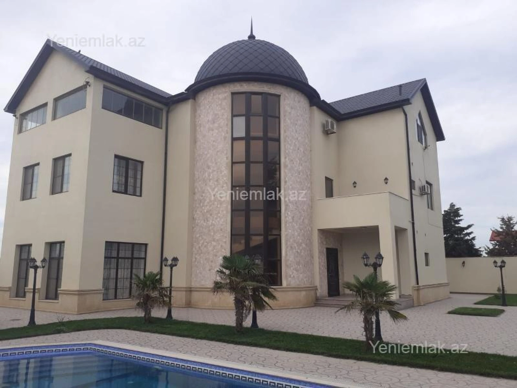 Satılır 8 otaqlı həyət evi 600 m²