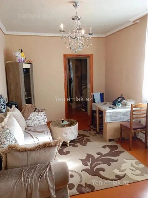 Satılır 1 otaqlı köhnə tikili 64 m²