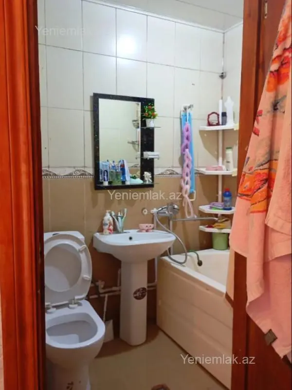 Satılır 1 otaqlı köhnə tikili 64 m²