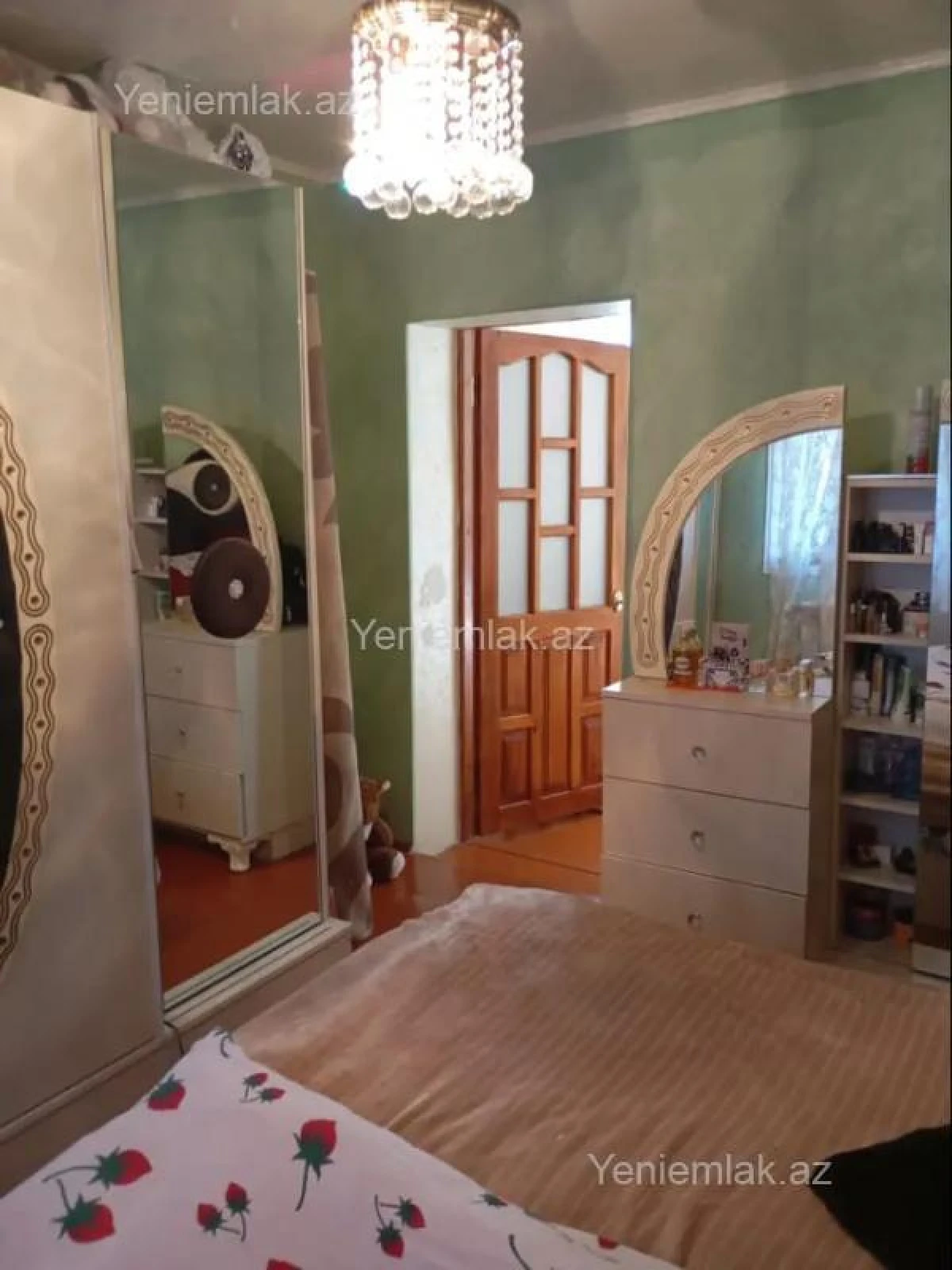 Satılır 1 otaqlı köhnə tikili 64 m²