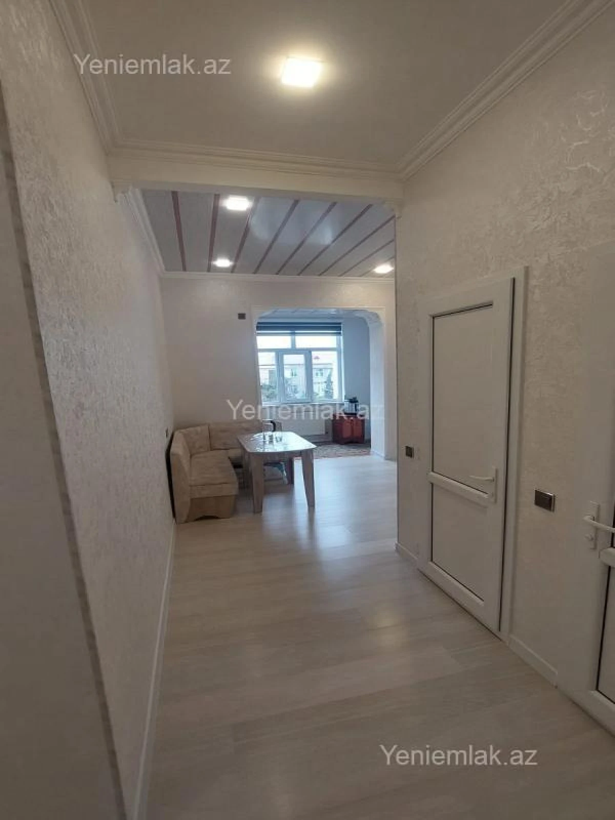 Satılır 2 otaqlı köhnə tikili 70 m²