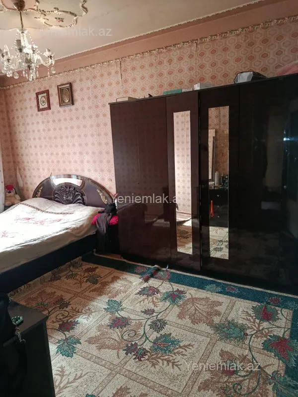 Satılır 4 otaqlı köhnə tikili 110 m²