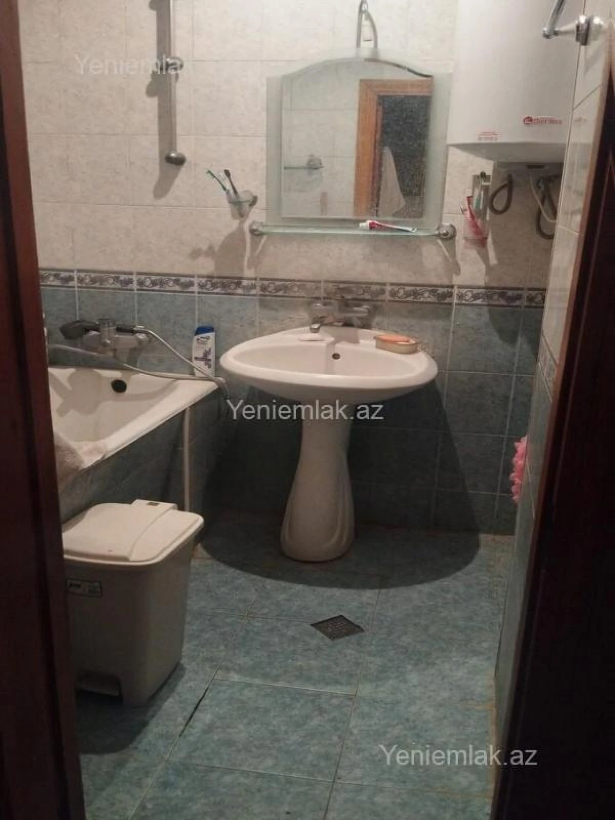 Satılır 4 otaqlı köhnə tikili 85 m²