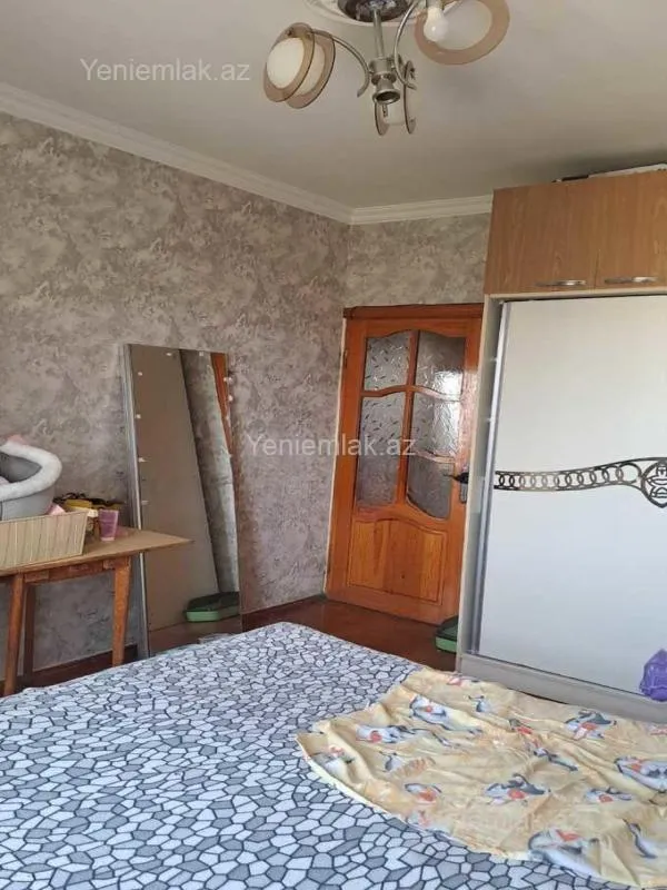 Satılır 4 otaqlı köhnə tikili 85 m²