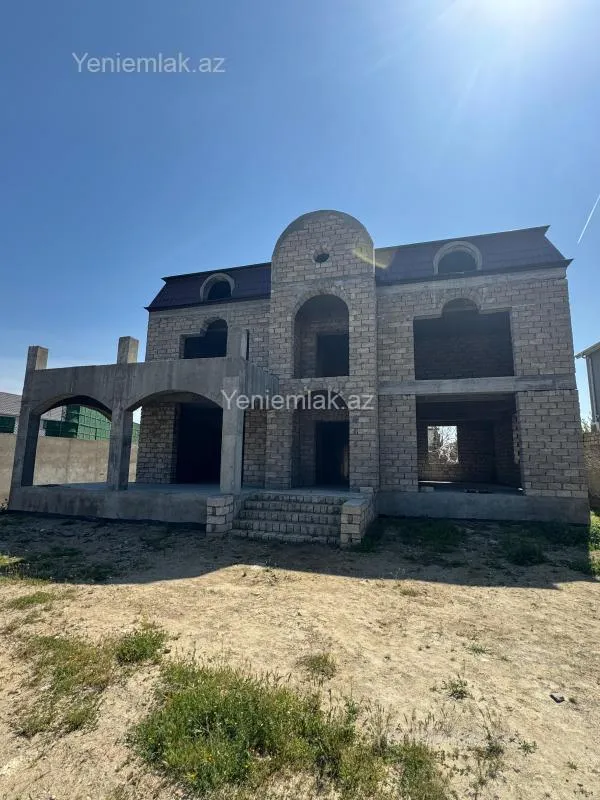 Satılır 6 otaqlı həyət evi 100 m²
