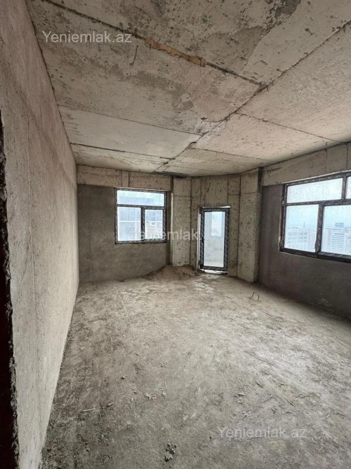 Satılır 3 otaqlı yeni tikili 135 m²