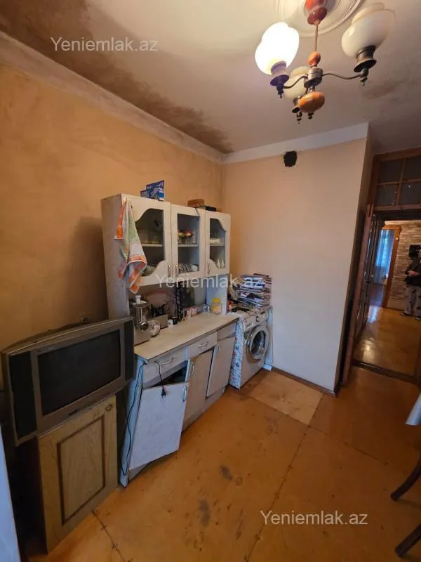 Satılır 3 otaqlı köhnə tikili 80 m²