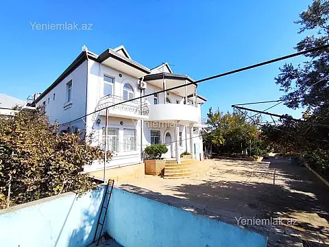 Satılır 9 otaqlı həyət evi 400 m²