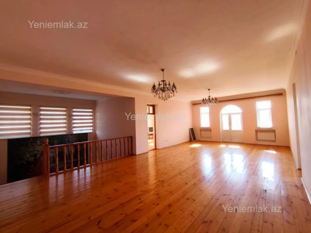 Satılır 9 otaqlı həyət evi 400 m²