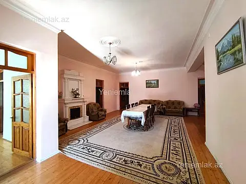 Satılır 9 otaqlı həyət evi 400 m²