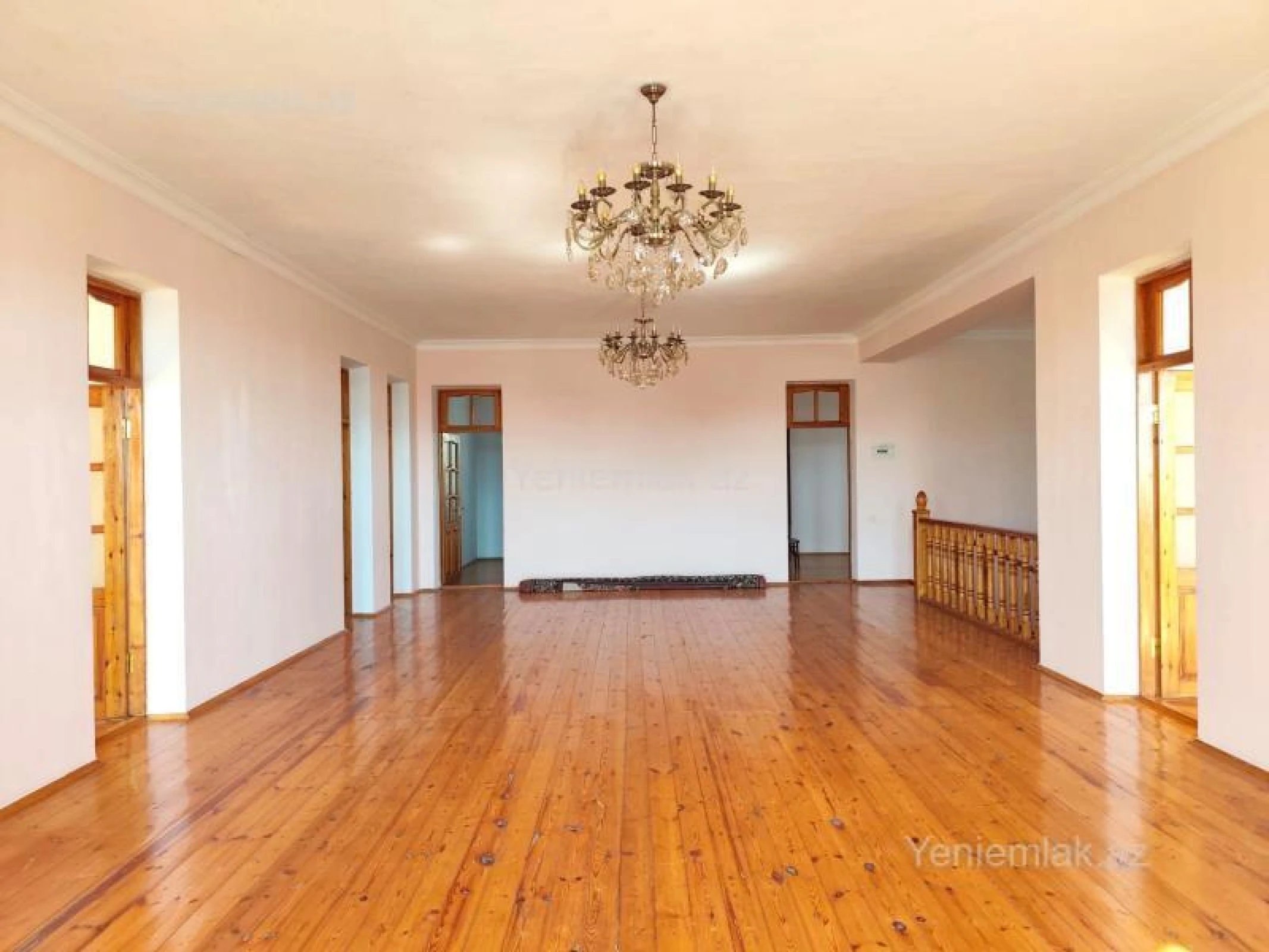 Satılır 9 otaqlı həyət evi 400 m²