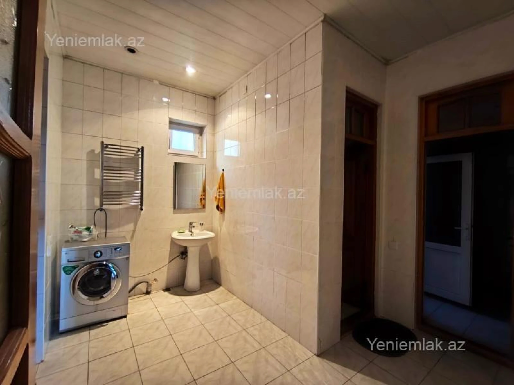 Satılır 9 otaqlı həyət evi 400 m²