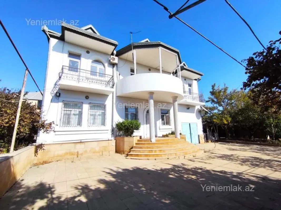 Satılır 9 otaqlı həyət evi 400 m²