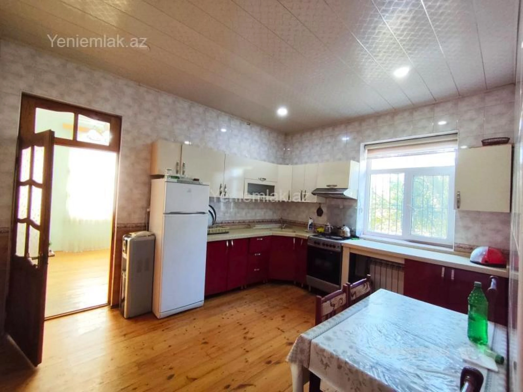 Satılır 9 otaqlı həyət evi 400 m²