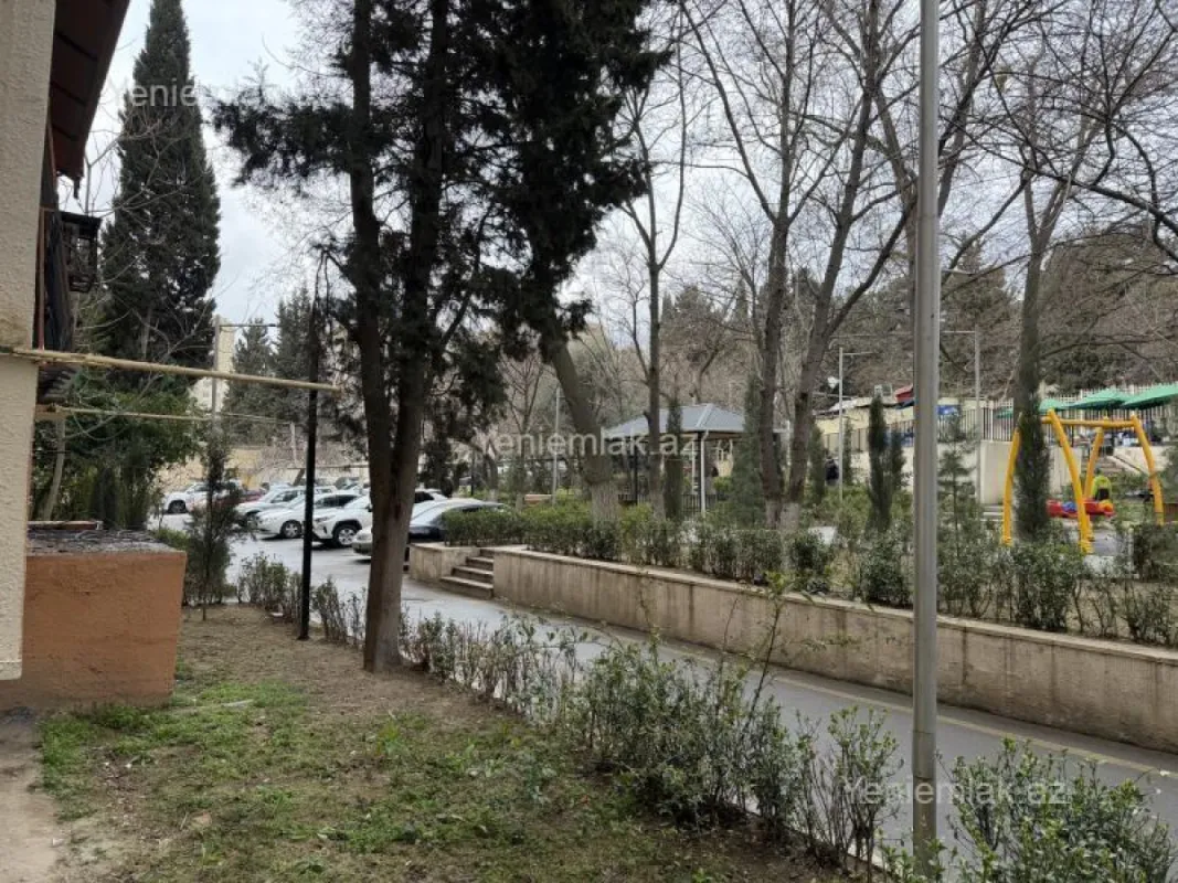 Satılır 2 otaqlı köhnə tikili 68 m²