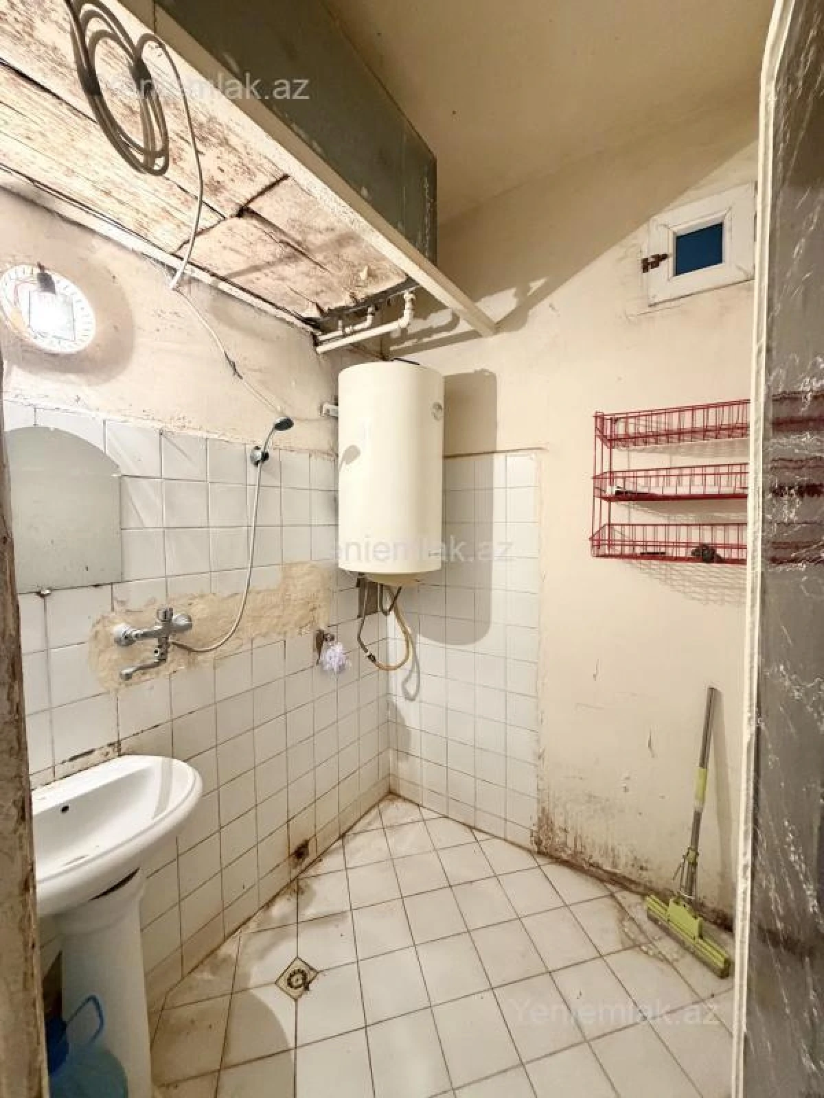 Satılır 2 otaqlı köhnə tikili 68 m²