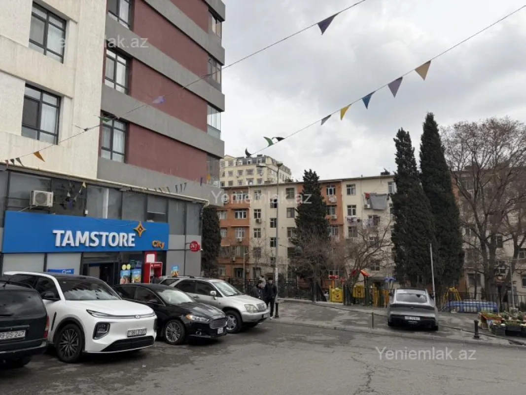 Satılır 2 otaqlı köhnə tikili 68 m²