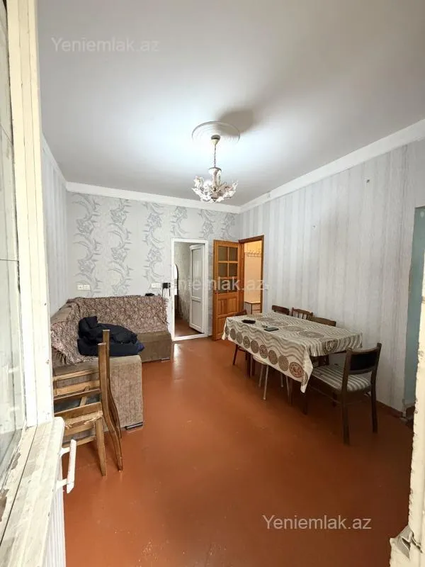 Satılır 2 otaqlı köhnə tikili 68 m²
