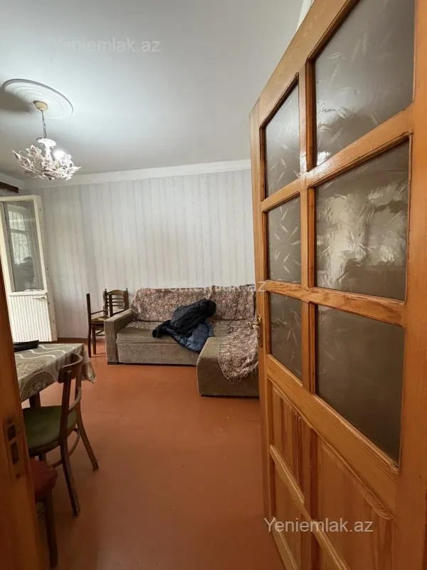 Satılır 2 otaqlı köhnə tikili 68 m²