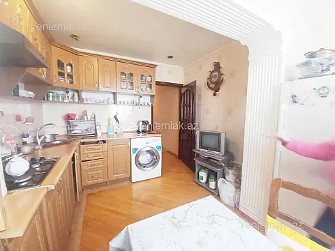 Satılır 5 otaqlı köhnə tikili 130 m²