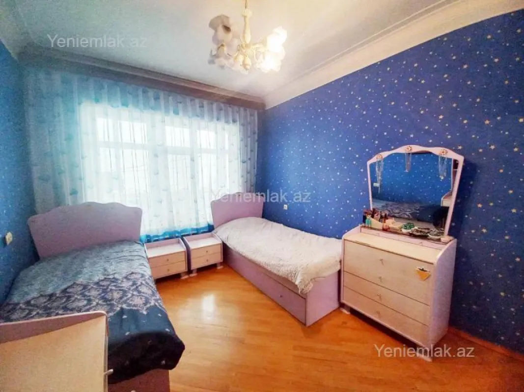 Satılır 5 otaqlı köhnə tikili 130 m²
