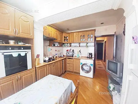 Satılır 5 otaqlı köhnə tikili 130 m²