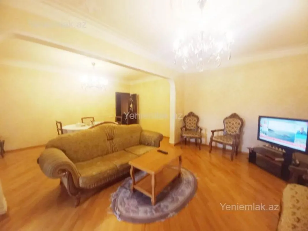 Satılır 5 otaqlı köhnə tikili 130 m²