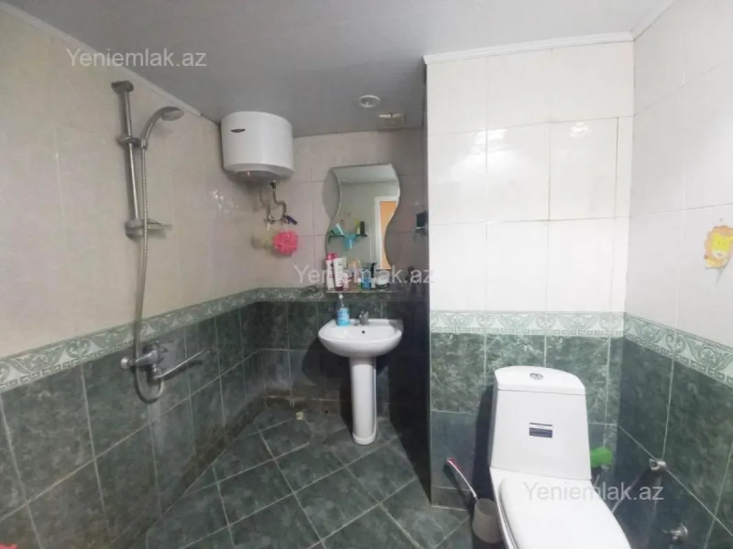 Satılır 5 otaqlı köhnə tikili 130 m²