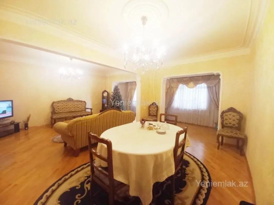 Satılır 5 otaqlı köhnə tikili 130 m²