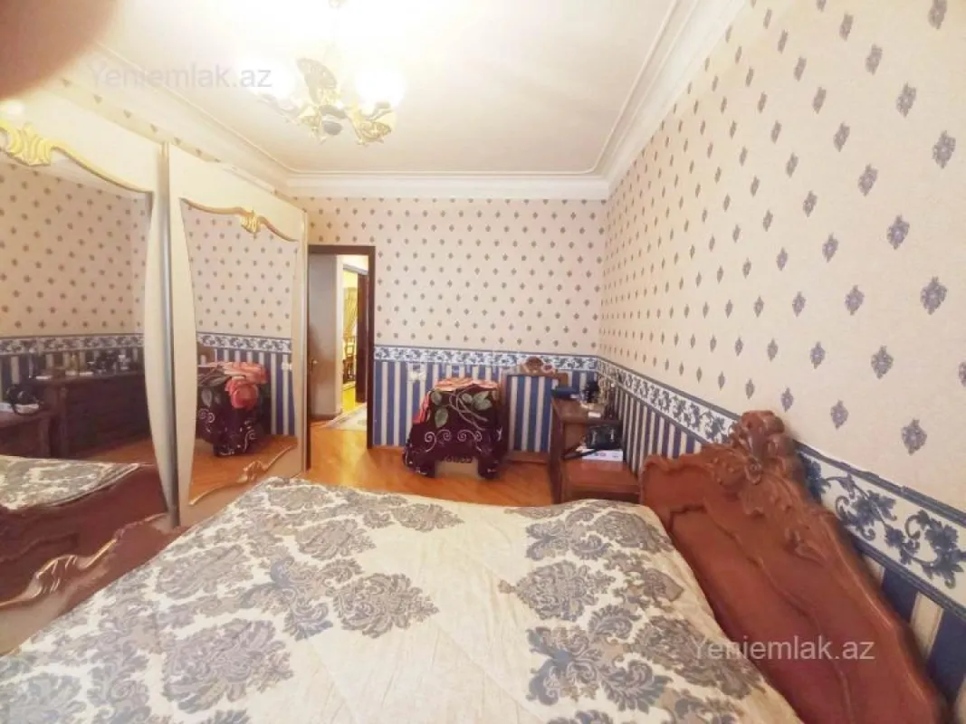 Satılır 5 otaqlı köhnə tikili 130 m²